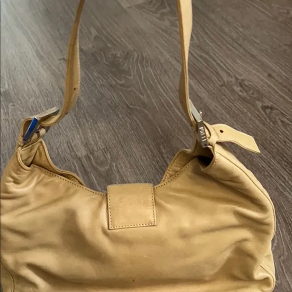 π₯ Vintage Fendi leather purse π₯ - Picture 3 of 16